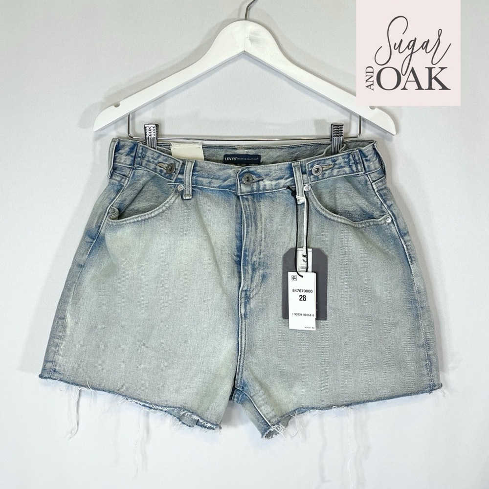 NWT LEVI’S Women’s High Rise Cinched Tab Short 28